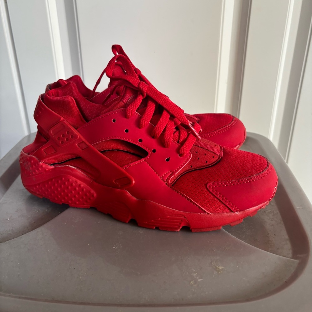 Nike Huarache All-Red Sneakers